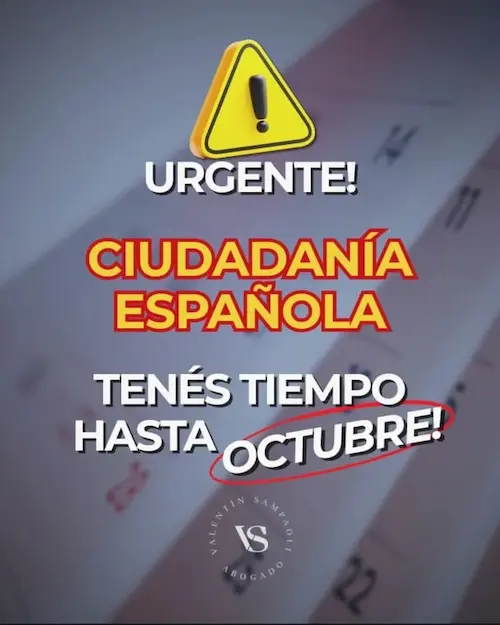 Persona investigando en un mapa